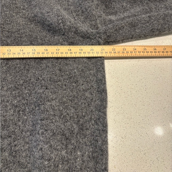 L.L. Bean Men's 100% Wool Gray Sweater, Size L - Picture 5 of 7